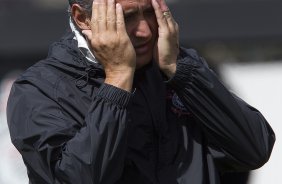 Tite durante o treino desta manh no CT Joaquim Grava, no Parque Ecolgico do Tiete, o prximo jogo ser contra o Amrica-MG, domingo, dia 05/11, no Parque do Sabia, em Uberlandia/MG, vlida pela 33 rodada do Brasileiro 2011