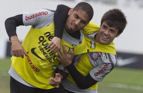 Wallace, que entra no time titular, e Nene Bonilha, durante o treino desta manh no CT Joaquim Grava, no Parque Ecolgico do Tiete, o prximo jogo ser contra o Amrica-MG, domingo, dia 05/11, no Parque do Sabia, em Uberlandia/MG, vlida pela 33 rodada do Brasileiro 2011