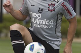 Willian durante o treino desta manh no CT Joaquim Grava, no Parque Ecolgico do Tiete, o prximo jogo ser contra o Amrica-MG, domingo, dia 05/11, no Parque do Sabia, em Uberlandia/MG, vlida pela 33 rodada do Brasileiro 2011