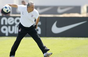 O tcnico Tite durante treino do Corinthians realizado no Centro de treinamento Joaquim Grava