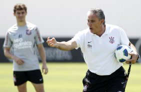 O técnico Tite durante treino do Corinthians realizado no Centro de treinamento Joaquim Grava