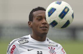 Edenilson durante o treino desta tarde no CT Joaquim Grava, no Parque Ecolgico do Tiete, o prximo jogo ser contra o Atltico-PR, domingo, dia 12/11, no estdio do Pacaembu, vlida pela 34 rodada do Brasileiro 2011