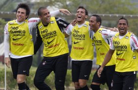 Jogadores comemora gol durante o treino desta tarde no CT Joaquim Grava, no Parque Ecolgico do Tiete, o prximo jogo ser contra o Atltico-PR, domingo, dia 12/11, no estdio do Pacaembu, vlida pela 34 rodada do Brasileiro 2011