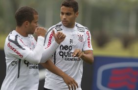 Morais ebrinca com Welder durante o treino desta tarde no CT Joaquim Grava, no Parque Ecolgico do Tiete, o prximo jogo ser contra o Atltico-PR, domingo, dia 12/11, no estdio do Pacaembu, vlida pela 34 rodada do Brasileiro 2011