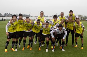 Time de coletes vencedor do racho durante o treino desta tarde no CT Joaquim Grava, no Parque Ecolgico do Tiete, o prximo jogo ser contra o Atltico-PR, domingo, dia 12/11, no estdio do Pacaembu, vlida pela 34 rodada do Brasileiro 2011