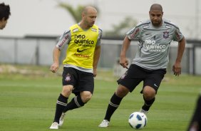 Alessandro e Adriano durante o treino esta manh no CT Joaquim Grava, no Parque Ecolgico do Tiete, o prximo jogo ser contra o Atltico-PR, amanh, domingo, dia 13/11, no estdio do Pacaembu, vlida pela 34 rodada do Brasileiro 2011