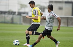 Leandro Castn e Jorge Henrique durante o treino esta manh no CT Joaquim Grava, no Parque Ecolgico do Tiete, o prximo jogo ser contra o Atltico-PR, amanh, domingo, dia 13/11, no estdio do Pacaembu, vlida pela 34 rodada do Brasileiro 2011