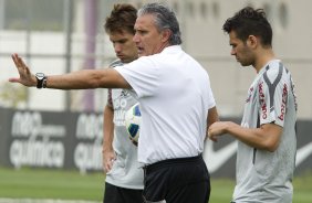 Paulo Andr; Tite e Leandro Castn durante o treino esta manh no CT Joaquim Grava, no Parque Ecolgico do Tiete, o prximo jogo ser contra o Atltico-PR, amanh, domingo, dia 13/11, no estdio do Pacaembu, vlida pela 34 rodada do Brasileiro 2011