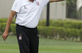 Tite durante o treino esta manh no CT Joaquim Grava, no Parque Ecolgico do Tiete, o prximo jogo ser contra o Atltico-PR, amanh, domingo, dia 13/11, no estdio do Pacaembu, vlida pela 34 rodada do Brasileiro 2011