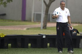 Tite durante o treino esta manh no CT Joaquim Grava, no Parque Ecolgico do Tiete, o prximo jogo ser contra o Atltico-PR, amanh, domingo, dia 13/11, no estdio do Pacaembu, vlida pela 34 rodada do Brasileiro 2011