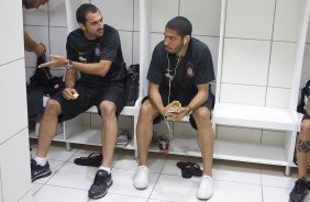 Danilo e Wallace nos vestirios antes da partida entre Cear x Corinthians, realizada esta noite no estdio Presidente Vargas, em Fortaleza, vlida pela 35 rodada do Campeonato Brasileiro de 2011