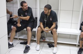 Danilo e Wallace nos vestiários antes da partida entre Ceará x Corinthians, realizada esta noite no estádio Presidente Vargas, em Fortaleza, válida pela 35ª rodada do Campeonato Brasileiro de 2011