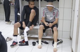 Danilo Fernandes e Julio Cesar nos vestiários antes da partida entre Ceará x Corinthians, realizada esta noite no estádio Presidente Vargas, em Fortaleza, válida pela 35ª rodada do Campeonato Brasileiro de 2011