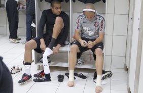 Danilo Fernandes e Julio Cesar nos vestirios antes da partida entre Cear x Corinthians, realizada esta noite no estdio Presidente Vargas, em Fortaleza, vlida pela 35 rodada do Campeonato Brasileiro de 2011