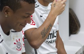 Edenilson e Emerson nos vestirios antes da partida entre Cear x Corinthians, realizada esta noite no estdio Presidente Vargas, em Fortaleza, vlida pela 35 rodada do Campeonato Brasileiro de 2011