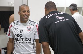 Emerson e Adriano nos vestiários antes da partida entre Ceará x Corinthians, realizada esta noite no estádio Presidente Vargas, em Fortaleza, válida pela 35ª rodada do Campeonato Brasileiro de 2011