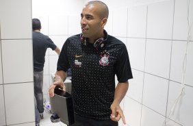 Emerson nos vestiários antes da partida entre Ceará x Corinthians, realizada esta noite no estádio Presidente Vargas, em Fortaleza, válida pela 35ª rodada do Campeonato Brasileiro de 2011