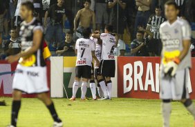 Jogadores comemoram gol durante a partida entre Cear x Corinthians, realizada esta noite no estdio Presidente Vargas, em Fortaleza, vlida pela 35 rodada do Campeonato Brasileiro de 2011