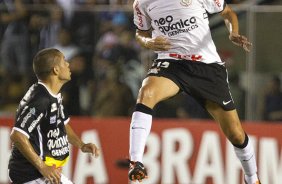 Juca e Paulo Andr durante a partida entre Cear x Corinthians, realizada esta noite no estdio Presidente Vargas, em Fortaleza, vlida pela 35 rodada do Campeonato Brasileiro de 2011