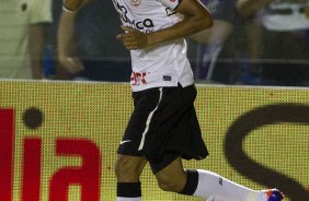 Luis Ramirez comemora seu gol durante a partida entre Cear x Corinthians, realizada esta noite no estdio Presidente Vargas, em Fortaleza, vlida pela 35 rodada do Campeonato Brasileiro de 2011