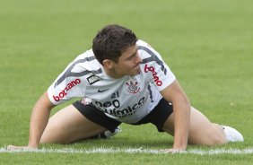 Alex fazendo alongamento durante o treino desta tarde no CT Joaquim Grava, no Parque Ecolgico do Tiete, o prximo jogo ser contra o Atltico-MG, domingo dia 20/11, no estdio do Pacaembu, vlida pela 36 rodada do Brasileiro 2011