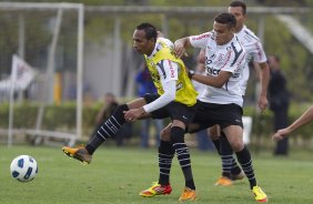 Liedson e Welder durante o treino desta tarde no CT Joaquim Grava, no Parque Ecolgico do Tiete, o prximo jogo ser contra o Atltico-MG, domingo dia 20/11, no estdio do Pacaembu, vlida pela 36 rodada do Brasileiro 2011