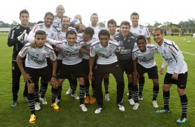Time sem coletes que ganhou o racho durante o treino desta tarde no CT Joaquim Grava, no Parque Ecolgico do Tiete, o prximo jogo ser contra o Atltico-MG, domingo dia 20/11, no estdio do Pacaembu, vlida pela 36 rodada do Brasileiro 2011
