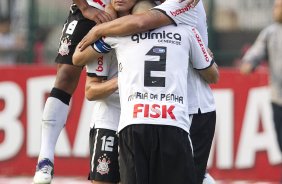 Adriano comemora seu gol durante a partida entre Corinthians x Atltico-MG, realizada esta tarde no estdio do Pacaembu, vlida pela 36 rodada do Campeonato Brasileiro de 2011