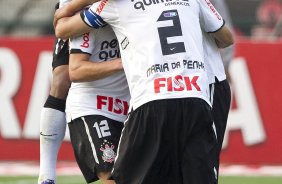 Adriano comemora seu gol durante a partida entre Corinthians x Atltico-MG, realizada esta tarde no estdio do Pacaembu, vlida pela 36 rodada do Campeonato Brasileiro de 2011