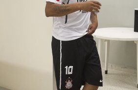 Adriano nos vestirios antes da partida entre Corinthians x Atltico-MG, realizada esta tarde no estdio do Pacaembu, vlida pela 36 rodada do Campeonato Brasileiro de 2011