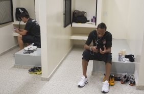 Alex e Liedson nos vestiários antes da partida entre Corinthians x Atlético-MG, realizada esta tarde no estádio do Pacaembu, válida pela 36ª rodada do Campeonato Brasileiro de 2011