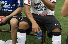 Danilo Fernandes com Adriano nos vestiários após a partida entre Corinthians x Atlético-MG, realizada esta tarde no estádio do Pacaembu, válida pela 36ª rodada do Campeonato Brasileiro de 2011
