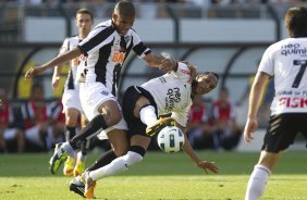 Leonardo Silva e Liedson durante a partida entre Corinthians x Atltico-MG, realizada esta tarde no estdio do Pacaembu, vlida pela 36 rodada do Campeonato Brasileiro de 2011