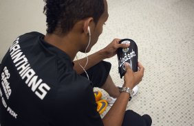 Liedson mostra a caneleira com o seu nome nos vestirios antes da partida entre Corinthians x Atltico-MG, realizada esta tarde no estdio do Pacaembu, vlida pela 36 rodada do Campeonato Brasileiro de 2011