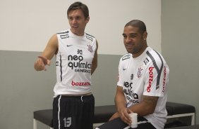 Paulo André e Adriano nos vestiários antes da partida entre Corinthians x Atlético-MG, realizada esta tarde no estádio do Pacaembu, válida pela 36ª rodada do Campeonato Brasileiro de 2011