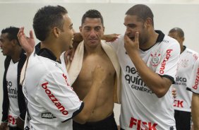 Welder, Ralf e Adriano nos vestiários após a partida entre Corinthians x Atlético-MG, realizada esta tarde no estádio do Pacaembu, válida pela 36ª rodada do Campeonato Brasileiro de 2011