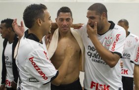 Welder, Ralf e Adriano nos vestirios aps a partida entre Corinthians x Atltico-MG, realizada esta tarde no estdio do Pacaembu, vlida pela 36 rodada do Campeonato Brasileiro de 2011