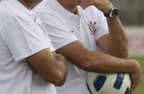 Fabio Carille, auxiliar técnico, e Tite durante o treino desta manhã no CT Joaquim Grava, no Parque Ecológico do Tiete, o próximo jogo será contra o Figueirense/SC, domingo dia 26/11, no estádio Orlando Scarpelli, válida pela 37ª rodada do Brasileirão 2011