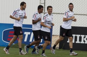 Time titular deu algumas voltas no campo, durante o treino desta manhã no CT Joaquim Grava, no Parque Ecológico do Tiete, o próximo jogo será contra o Figueirense/SC, domingo dia 26/11, no estádio Orlando Scarpelli, válida pela 37ª rodada do Brasileirão 2011