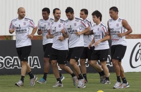 Time titular deu apenas algumas voltas no campo durante o treino desta manhã no CT Joaquim Grava, no Parque Ecológico do Tiete, o próximo jogo será contra o Figueirense/SC, domingo dia 26/11, no estádio Orlando Scarpelli, válida pela 37ª rodada do Brasileirão 2011