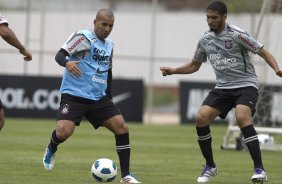 Emerson e Wallace durante o treino desta manh no CT Joaquim Grava, no Parque Ecolgico do Tiete, o prximo jogo ser contra o Figueirense/SC, domingo dia 26/11, no estdio Orlando Scarpelli, vlida pela 37 rodada do Brasileiro 2011