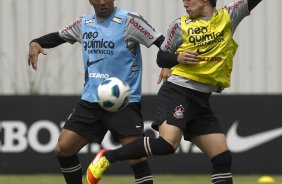 Emerson e Willian durante o treino desta manh no CT Joaquim Grava, no Parque Ecolgico do Tiete, o prximo jogo ser contra o Figueirense/SC, domingo dia 26/11, no estdio Orlando Scarpelli, vlida pela 37 rodada do Brasileiro 2011