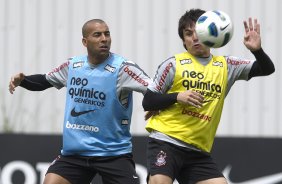 Emerson e Willian durante o treino desta manh no CT Joaquim Grava, no Parque Ecolgico do Tiete, o prximo jogo ser contra o Figueirense/SC, domingo dia 26/11, no estdio Orlando Scarpelli, vlida pela 37 rodada do Brasileiro 2011