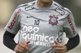 Fabio Santos durante o treino desta manh no CT Joaquim Grava, no Parque Ecolgico do Tiete, o prximo jogo ser contra o Figueirense/SC, domingo dia 26/11, no estdio Orlando Scarpelli, vlida pela 37 rodada do Brasileiro 2011