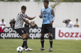 Moradei e Paulinho durante o treino desta manh no CT Joaquim Grava, no Parque Ecolgico do Tiete, o prximo jogo ser contra o Figueirense/SC, domingo dia 26/11, no estdio Orlando Scarpelli, vlida pela 37 rodada do Brasileiro 2011