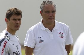 Alex e Tite durante o treino desta manh no CT Joaquim Grava, no Parque Ecolgico do Tiete, o prximo jogo ser contra o Figueirense/SC, amanh, domingo dia 27/11, no estdio Orlando Scarpelli, vlida pela 37 rodada do Brasileiro 2011