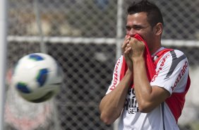 Leandro Castn durante o treino desta manh no CT Joaquim Grava, no Parque Ecolgico do Tiete, o prximo jogo ser contra o Figueirense/SC, amanh, domingo dia 27/11, no estdio Orlando Scarpelli, vlida pela 37 rodada do Brasileiro 2011