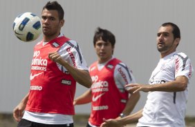 Leandro Castn; Willian e Danilo durante o treino desta manh no CT Joaquim Grava, no Parque Ecolgico do Tiete, o prximo jogo ser contra o Figueirense/SC, amanh, domingo dia 27/11, no estdio Orlando Scarpelli, vlida pela 37 rodada do Brasileiro 2011