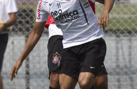 Luis Ramirez e Adriano durante o treino desta manh no CT Joaquim Grava, no Parque Ecolgico do Tiete, o prximo jogo ser contra o Figueirense/SC, amanh, domingo dia 27/11, no estdio Orlando Scarpelli, vlida pela 37 rodada do Brasileiro 2011