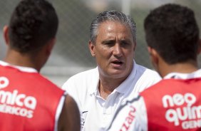 Tite durante o treino desta manh no CT Joaquim Grava, no Parque Ecolgico do Tiete, o prximo jogo ser contra o Figueirense/SC, amanh, domingo dia 27/11, no estdio Orlando Scarpelli, vlida pela 37 rodada do Brasileiro 2011